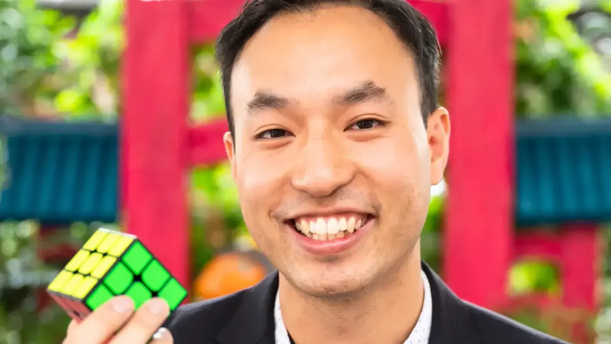 Close-Up Magician for Hire Near Me in Sydney: David Ung